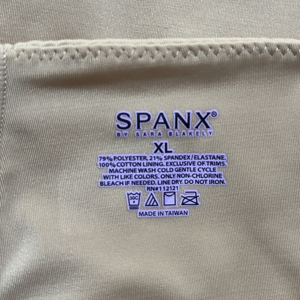 SPANX
High-Waisted Short - Picture 3 of 4